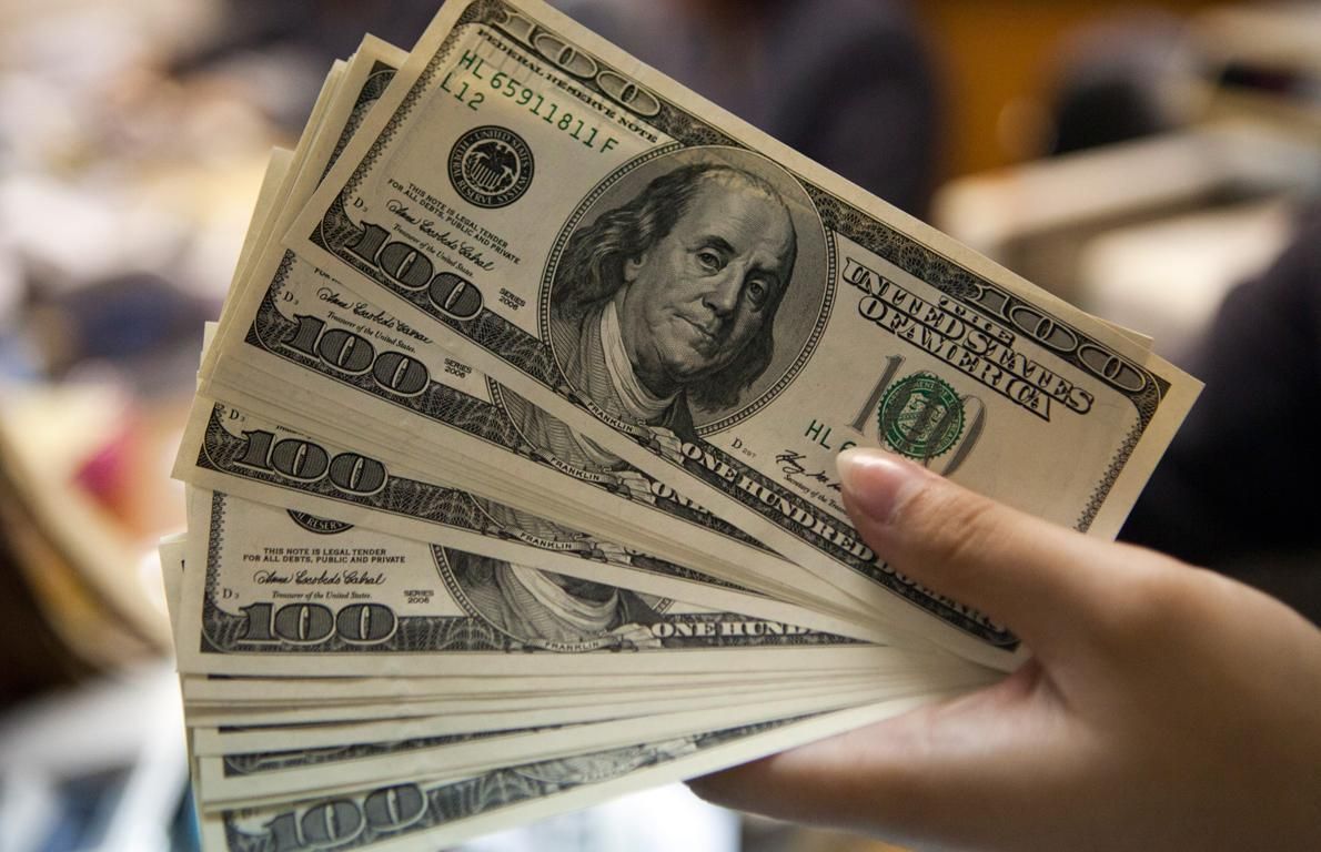 El dólar volvió a bajar y el BCRA compró más de USD 500 millones para reforzar las reservas