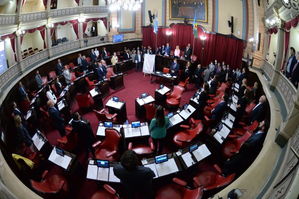 Con una agenda reducida, el Senado bonaerense debate entre internas y una banca clave