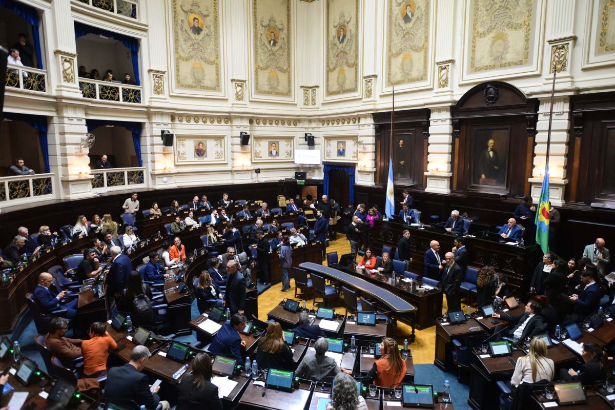 Entre cocina japonesa y buenos vinos, diputados provinciales de varios bloques se juntaron en la Costanera