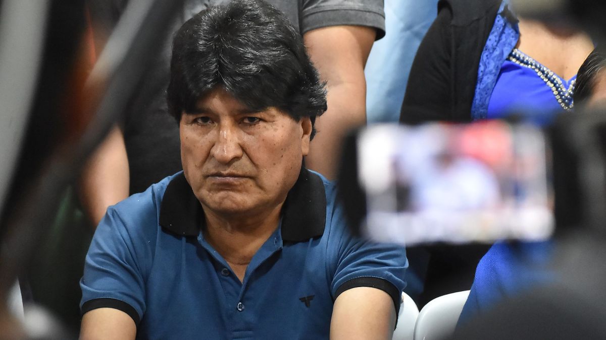 La Justicia boliviana ordenó la captura de Evo Morales por terrorismo y escala la crisis política