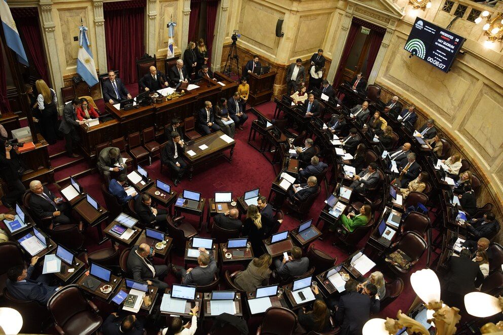 Comenzó la sesión por la Ley de propiedad privada y las calles de llenan de manifestantes