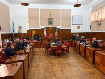 Radicales y oposición logran una alianza para endurecer la ofensiva contra los cortes de moto