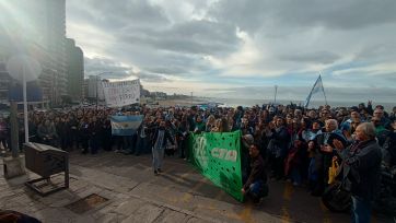 Con la camiseta de la Selección, la comunidad universitaria y científica se movilizó en defensa de la educación y la ciencia