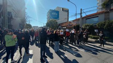 “Abandono total”: vecinos marcharon por Alem y la inseguridad volvió a abrir la disputa política