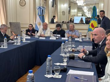 Kreplak defendió los proyectos de salud, respondió sobre el IOMA y apuntó al PAMI