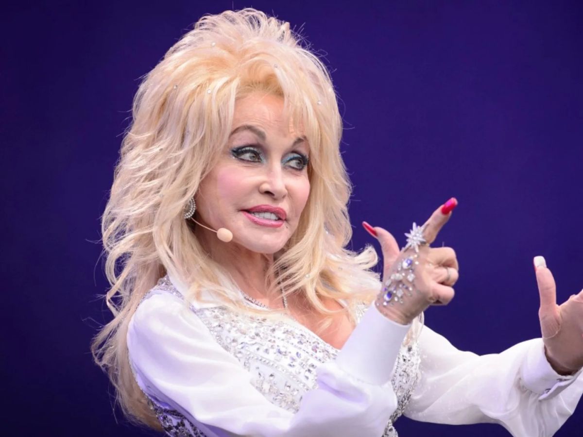 Murió Dolly Parton a los 80 años: la historia de la reina del country
