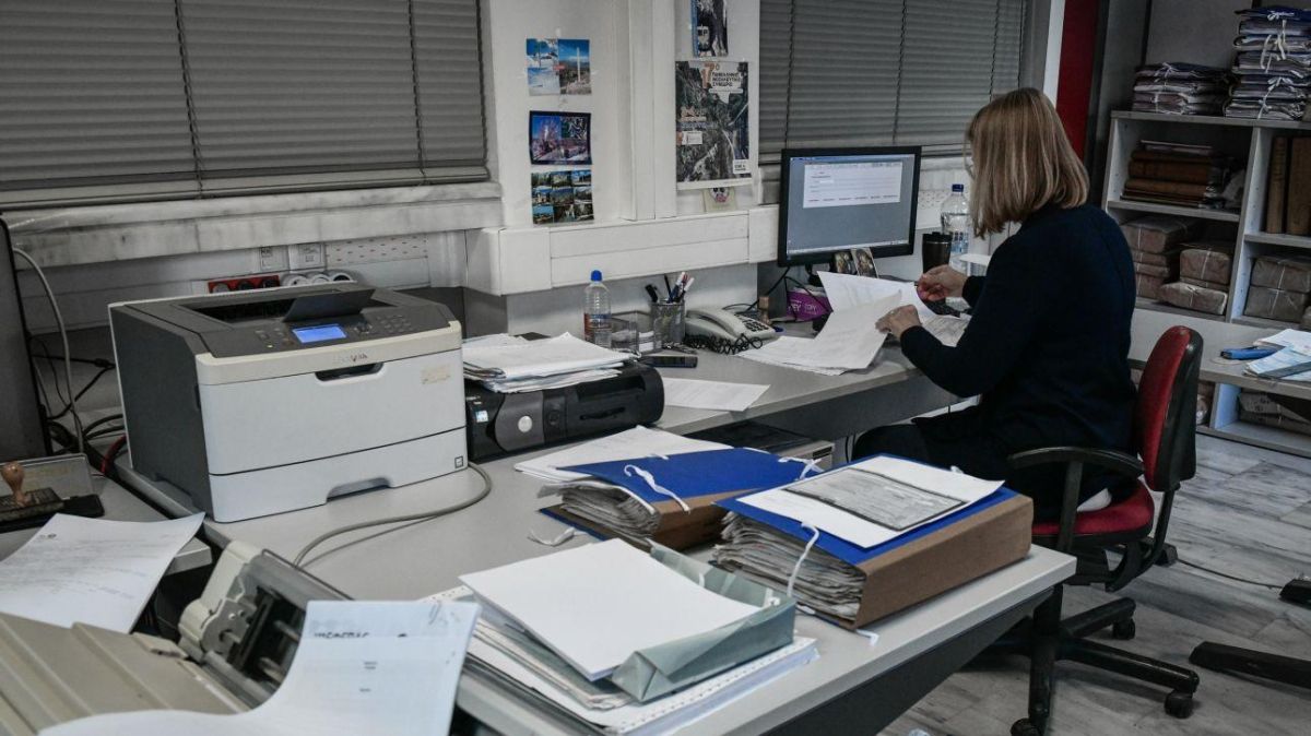 Librería, carteles y comunicación: la Provincia sale de compras por $3.035 millones