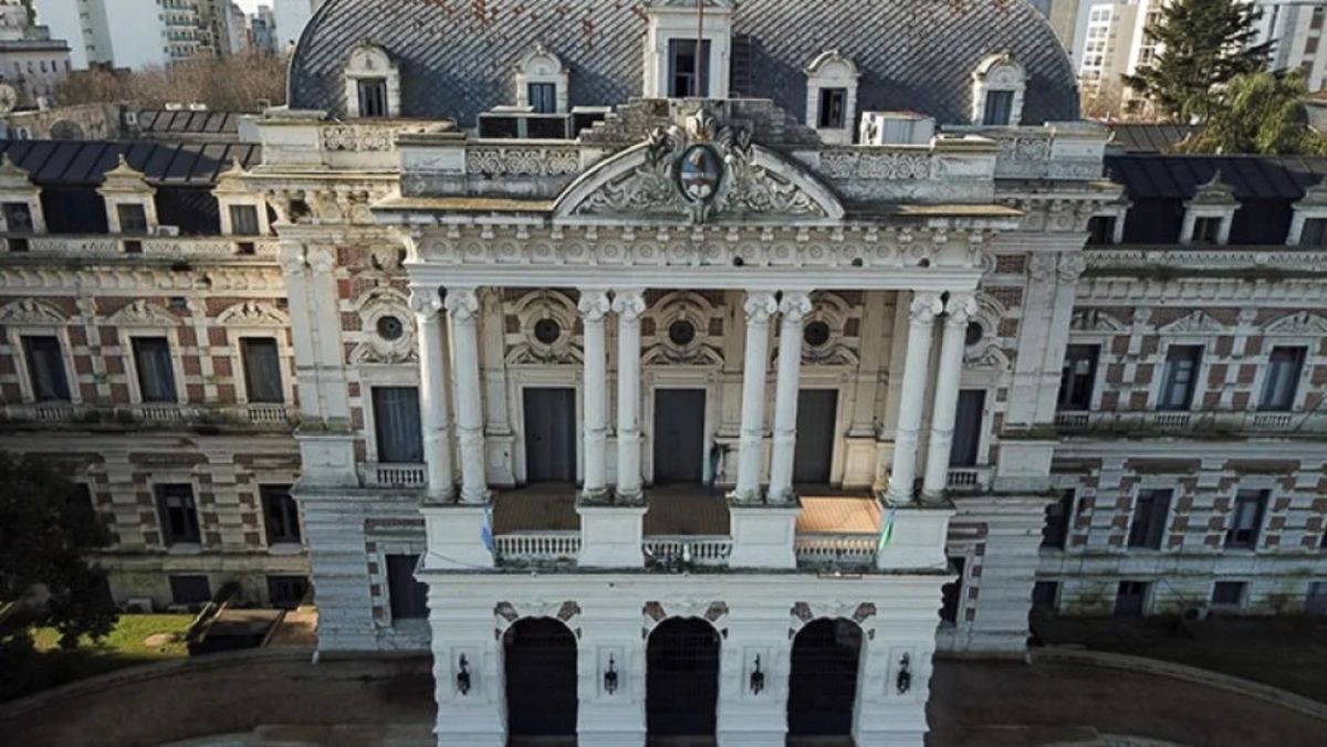 Cuándo cobran los estatales bonaerenses: el cronograma completo de septiembre y octubre