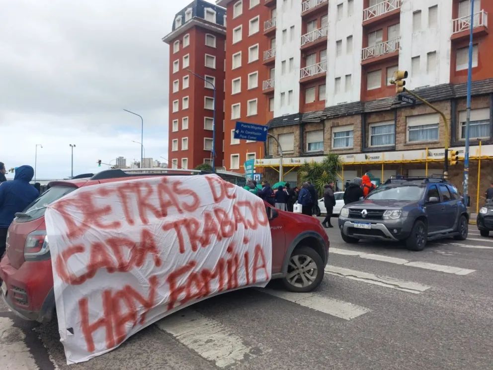 IOSFA: protesta en Mar del Plata por la incertidumbre laboral de 177 trabajadores Volanta: CONFLICTO LABORAL Bajada: Trabajadore