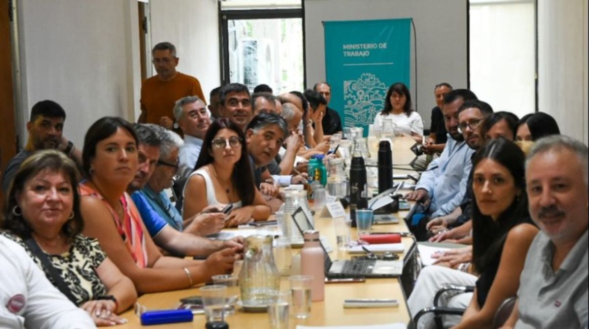 Con amenaza de paro incluida, otro gremio estatal exige que Kicillof llame a paritarias