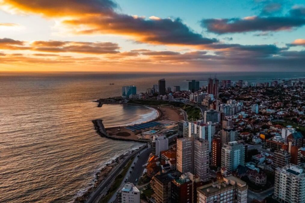 Mar del Plata entre vacilaciones turísticas y maniobras en la planta permanente
