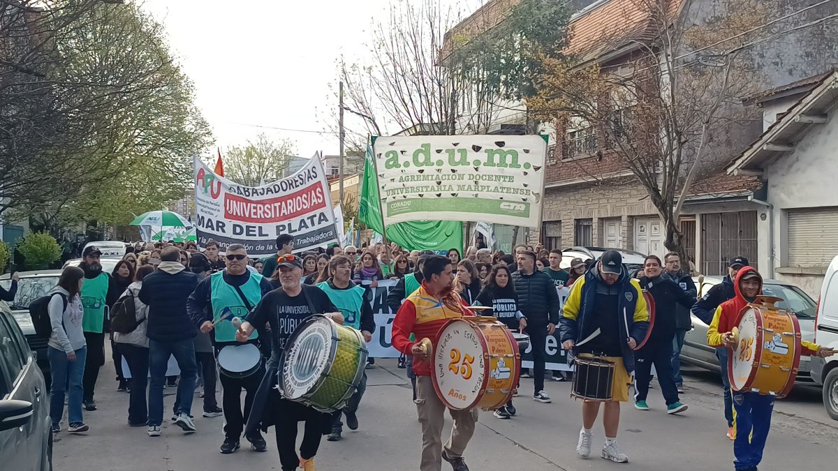 Inició la quinta Marcha Federal Universitaria en Mar del Plata