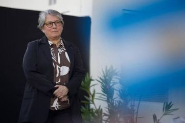 Educación vuelve a actualizar contratos de una proveedora de mobiliario escolar